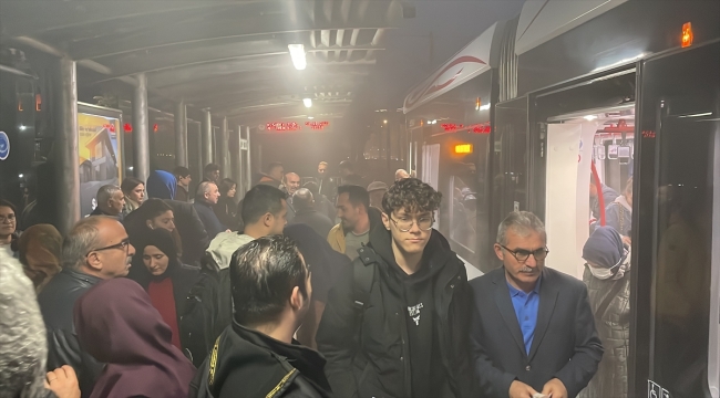 Samsun'da tramvaydan yükselen duman seferleri aksattı