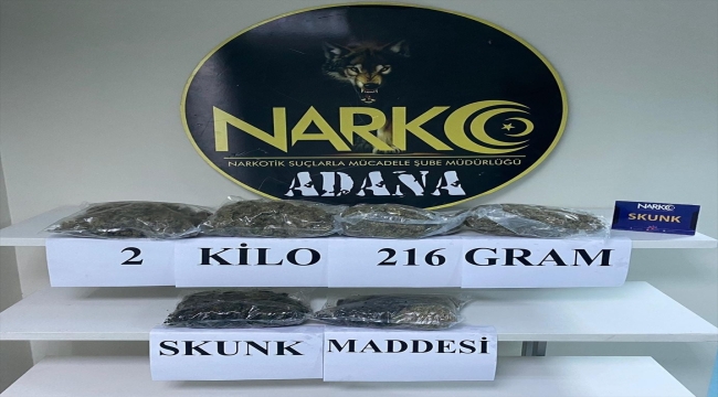 Adana'da tırın dorsesindeki otomobilde 2 kilo 216 gram esrar ele geçirildi