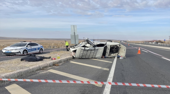 Aksaray'da iki otomobilin çarpıştığı kazada 1 kişi öldü, 3 kişi yaralandı