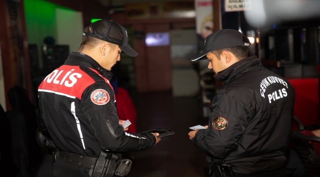 Ankara'da polis ekiplerinin okul önlerindeki denetimleri sürüyor