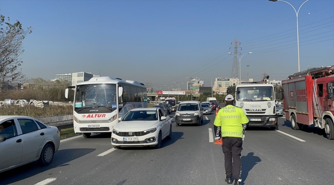 Bahçelievler'de zincirleme trafik kazasında 3 kişi ağır yaralandı