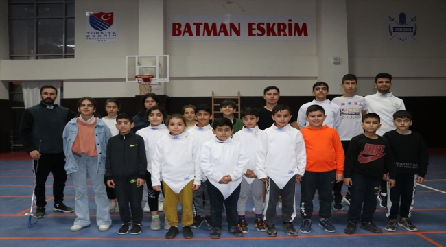 Batmanlı gençler eskrimde milli sporcu olmak için çalışıyor 