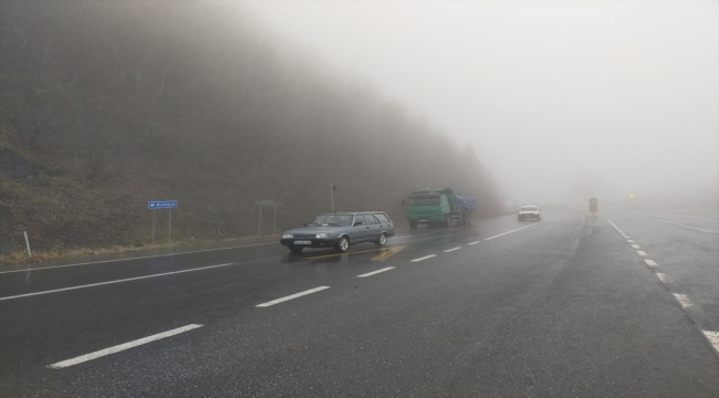 Bolu Dağı'nda sis ve sağanak etkili oluyor