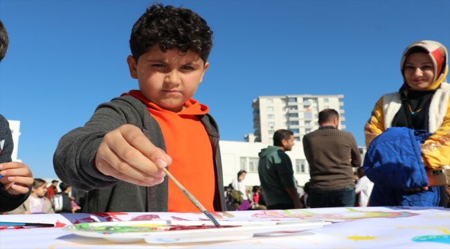 Diyarbakır'da 3 Aralık Dünya Engelliler Günü'nde ilkokul öğrencilerinden resim etkinliği