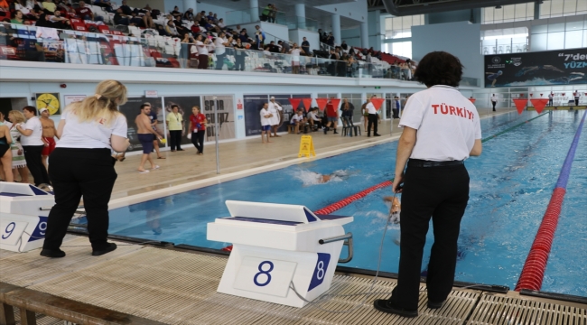 Edirne'de düzenlenen Masterlar Uzun Kulvar Kış Yüzme Şampiyonası tamamlandı