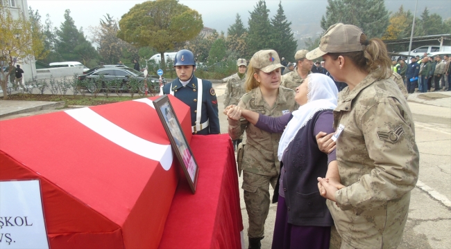 Gaziantep'te trafik kazasında ölen astsubayın naaşı memleketine gönderildi