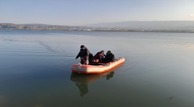 Adıyaman'da sandalın alabora olması sonucu kaybolan kişiyi arama çalışmalarına ara verildi