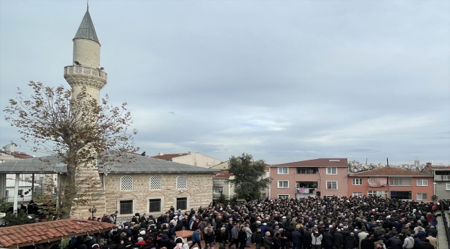 Beyoğlu'nda polisler tarafından kazara vurulup ölen kadın toprağa verildi