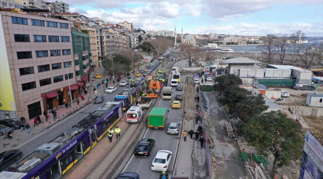 Kabataş-Bağcılar tramvayı raydan çıktı, 4 yolcu yaralandı