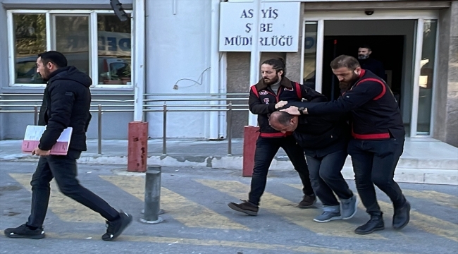 İzmir'de tartıştığı eşini bıçakla öldüren zanlı adliyede