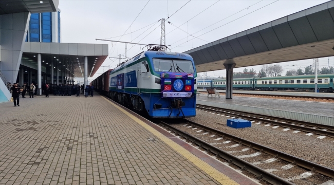 İzmir'den yola çıkan ilk kargo treni, İran ve Türkmenistan üzerinden Özbekistan'a ulaştı