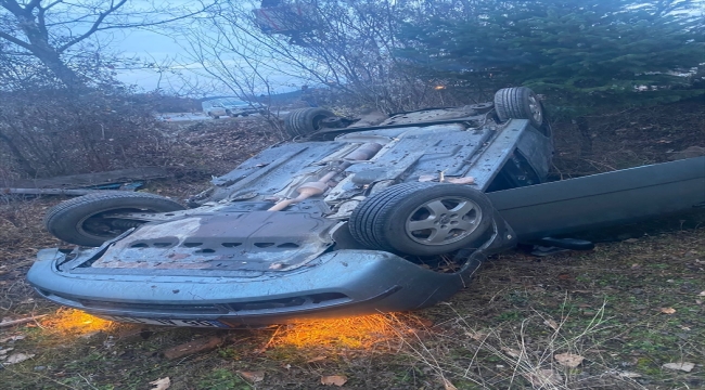 Kastamonu'da devrilen otomobildeki astsubay yaralandı