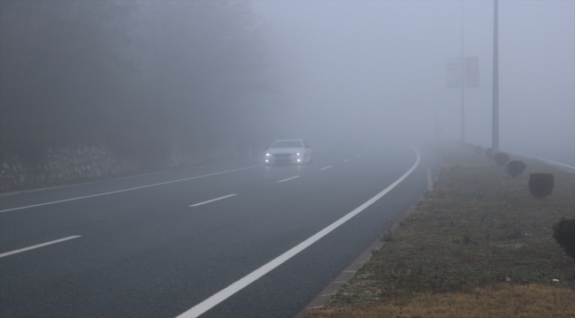 Kastamonu'da sis, görüş mesafesini düşürüyor