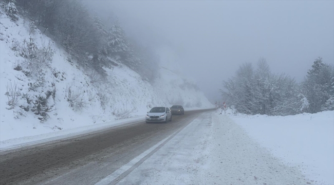 Kastamonu'da yüksek kesimlerde kar ve sis görülüyor