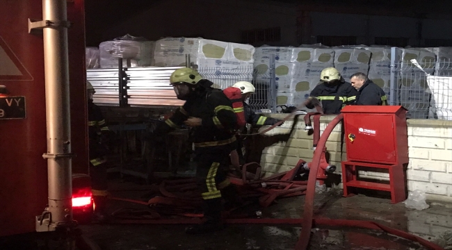 Kayseri'de çelik kapı fabrikasında çıkan yangın söndürüldü