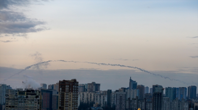 Kiev Belediye Başkanı Kliçko, kentte patlamaların olduğunu duyurdu