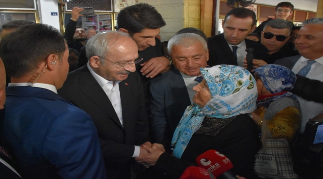 Kılıçdaroğlu, sel afeti yaşanan Finike'yi ziyaret etti