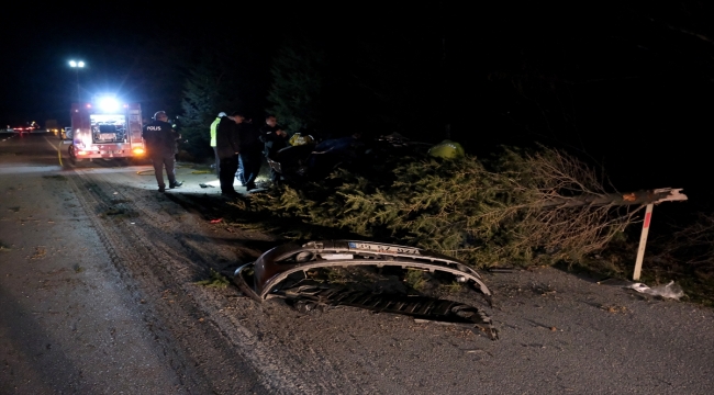 Kırklareli'nde ağaca çarpan otomobildeki çocuk hayatını kaybetti