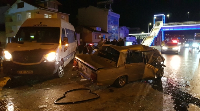 Kocaeli'de zincirleme trafik kazasında 2 kişi yaralandı