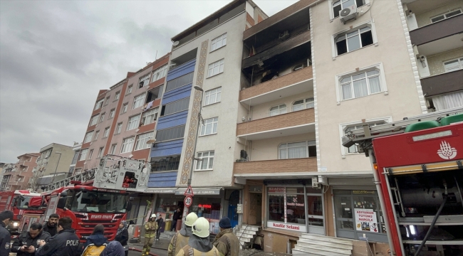 Küçükçekmece'de yangın çıkan 3. kattaki evin balkonundan atlayan kadın yaralandı