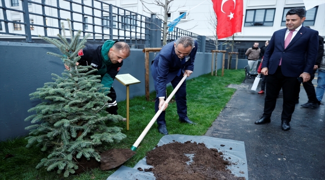 Milli Eğitim Bakanı Özer, okul açılışında konuştu