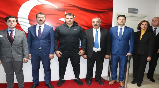 Milli güreşçi Rıza Kayaalp, Yozgat'ta yükümlülerle bir araya geldi