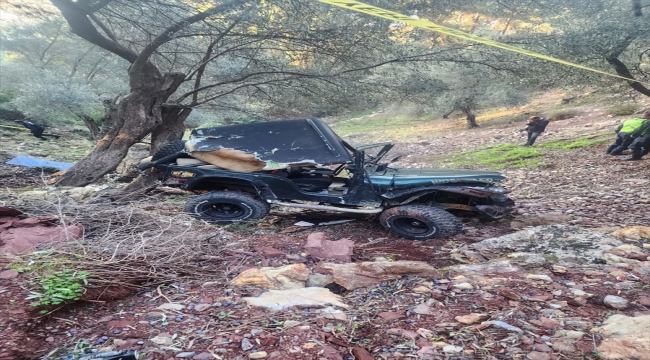 Muğla'da şarampole devrilen araçtan çıktıktan sonra üzerine kaya parçası düşen sürücü öldü