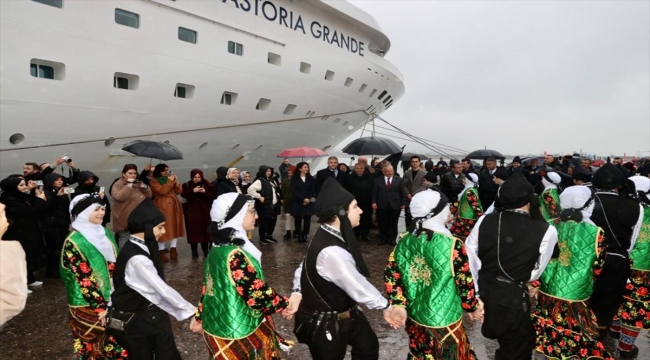 Ordu'ya gelen ilk kruvaziyer olan "Astoria Grande" törenle karşılandı 