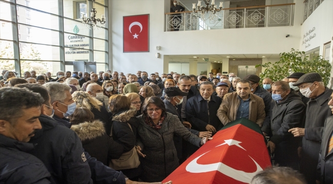 Oyuncu Özge Ulusoy'un babası için Ankara'da cenaze töreni düzenlendi