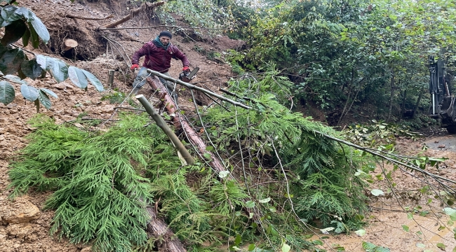 Rize'de heyelan nedeniyle 2 köy yolu ulaşıma kapandı