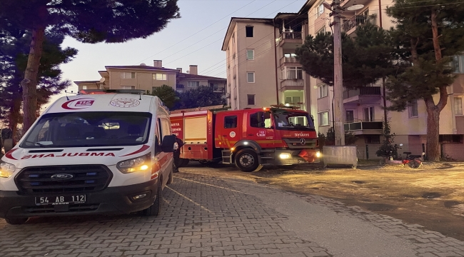 Sakarya'da evde çıkan yangında 5 kişi dumandan etkilendi