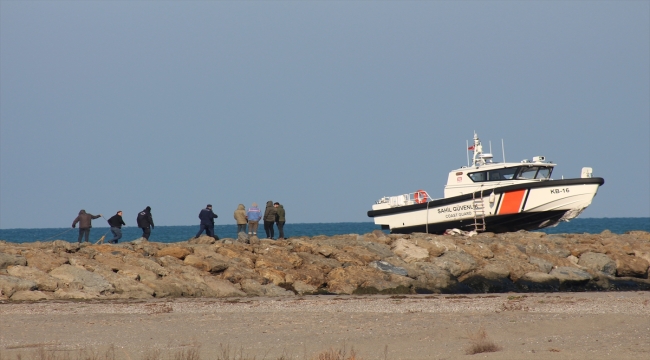 Samsun'da kayalıklara çarpan sahil güvenlik botundaki 2 personel yaralandı