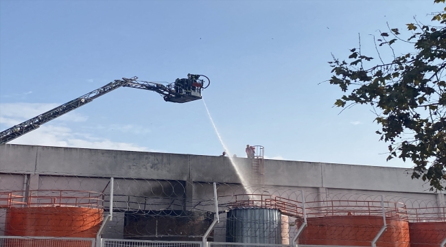 Samsun'da limanda atık yağ tankında meydana gelen patlama sonrası yangın çıktı