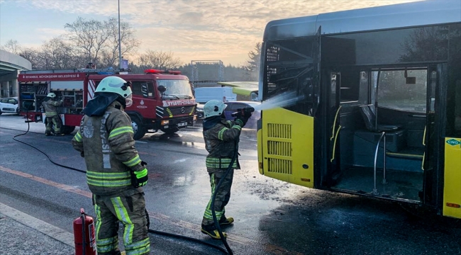 Sarıyer'de İETT otobüsünün motor kısmında çıkan yangın söndürüldü