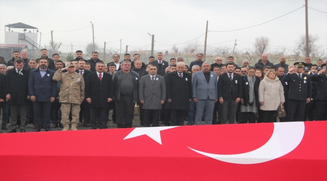 Siirt'te 56 yıl önce şehit olan askerin kabri ailesinin talebi üzerine Bolu'ya nakledildi