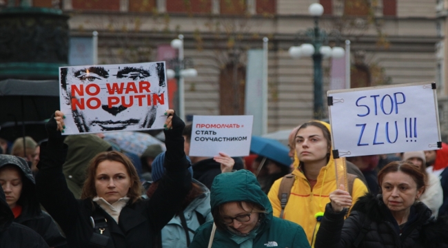 Sırbistan'da "Ukrayna'ya barış, Rusya'ya özgürlük" gösterisi düzenlendi