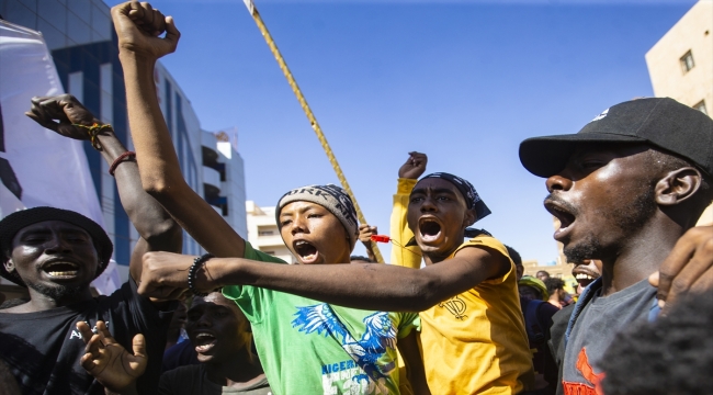 Sudan'da askerle sivillerin imzaladığı "çerçeve anlaşma" protesto edildi