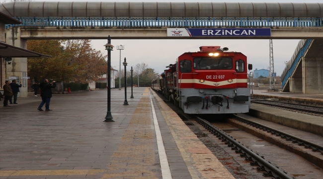 "Turistik Doğu Ekspresi" treni Erzincan'da