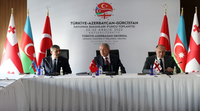 Türkiye-Gürcistan-Azerbaycan savunma bakanları üçlü görüşmede bir araya geldi