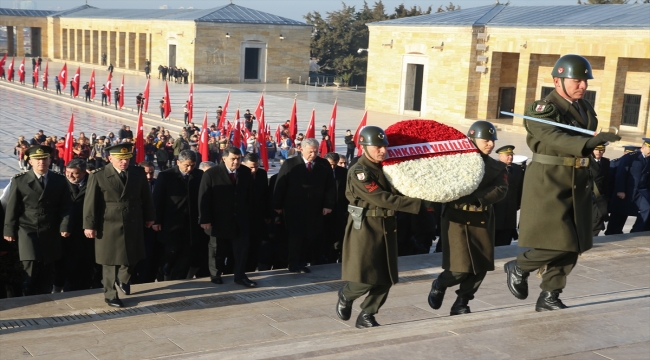 Vali Şahin, Atatürk'ün Ankara'ya gelişinin 103. yılı dolayısıyla Anıtkabir'i ziyaret etti