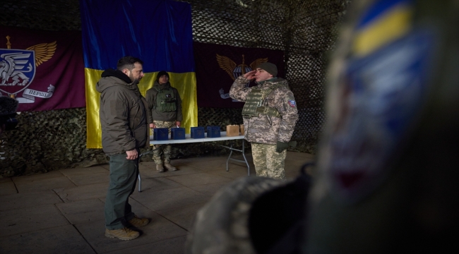 Zelenskiy sıcak çatışmaların yaşandığı Donetsk cephesini ziyaret etti