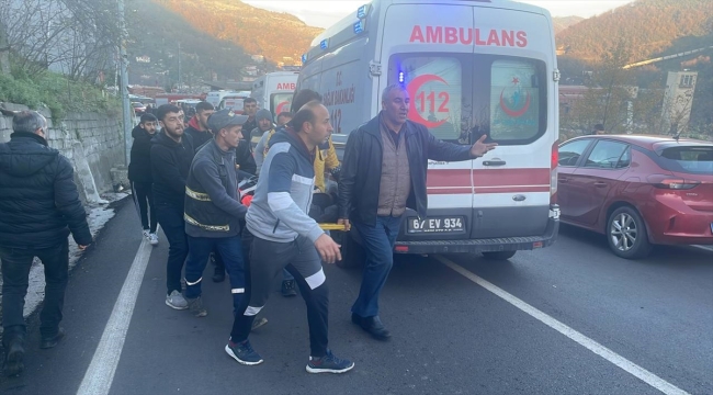 Zonguldak'ta şarampole devrilen servis aracındaki 1 öğrenci öldü, 15 kişi yaralandı