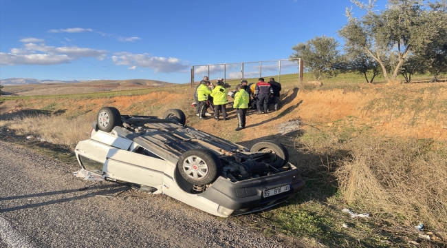 Adıyaman'da devrilen otomobildeki 6 kişi yaralandı