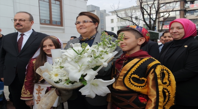 Aile ve Sosyal Hizmetler Bakanı Yanık Bursa'da ziyaretlerde bulundu