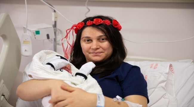 Aile ve Sosyal Hizmetler Bakanı Yanık, yeni yılın ilk bebeklerini ziyaret etti