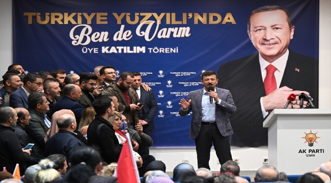 AK Parti'li Dağ, partisinin İzmir'deki üye katılım töreninde konuştu