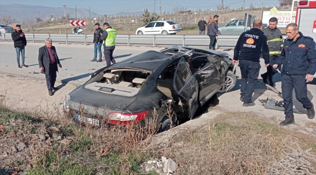 Amasya'da devrilen otomobilin sürücüsü öldü