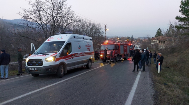 Amasya'da iki otomobilin çarpıştığı kazada 4 kişi yaralandı