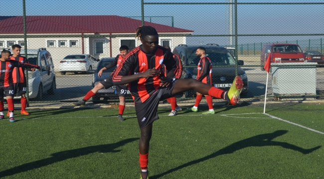 Amatör ligin "gol kralı" Ugandalı forvet, performansıyla göz dolduruyor