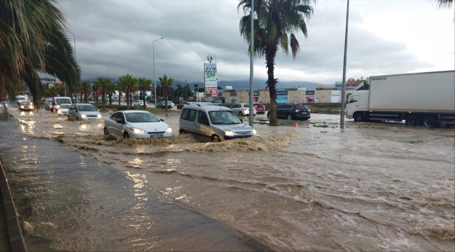 Aydın'da sağanak ve dolu etkili oldu